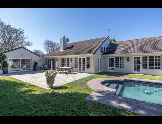 4 BEDROOM HOUSE FOR SALE IN CONSTANTIA